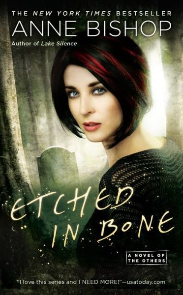 Cover for Anne Bishop · Etched In Bone: A Novel of the Others (Paperback Bog) (2018)