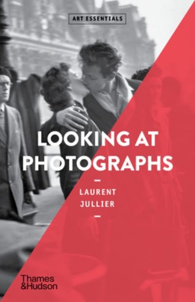 Laurent Jullier · Looking at Photographs - Art Essentials (Paperback Book) (2024)