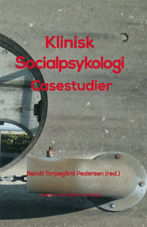 Klinisk socialpsykologi - Bendt Torpegård Pedersen - Libros - Aalborg Universitetsforlag - 9788771121506 - 10 de septiembre de 2014