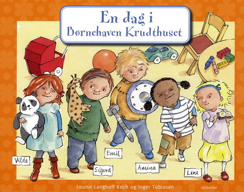 Cover for Inger Tobiasen; Louise Langhoff Koch · En dag i: En dag i  Børnehaven Krudthuset (Cardboard Book) [1. Painos] (2011)