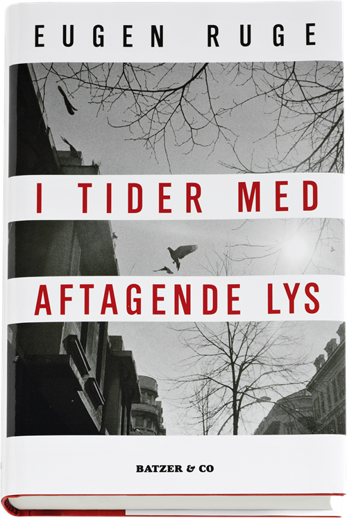 Cover for Eugen Ruge · I tider med aftagende lys (Indbundet Bog) [1. udgave] (2013)