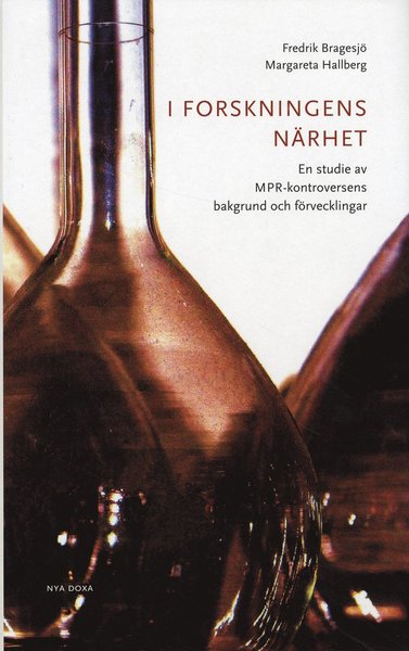 Cover for Margareta Hallberg · I forskningens närhet - En studie av MPR-kontroversens bakgrund och förveck (Gebundesens Buch) (2009)