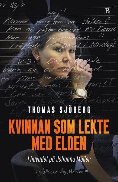 Cover for Thomas Sjöberg · Kvinnan som lekte med elden : en resa till mörkrets hjärta (Bound Book) (2021)