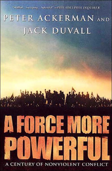 A Force More Powerful: a Century of Nonviolent Conflict - Peter Ackermann - Książki - St Martin's Press - 9780312240509 - 5 października 2001