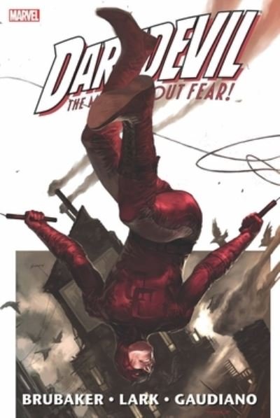 Daredevil By Brubaker & Lark Omnibus Vol. 1 - Ed Brubaker - Bøger - Marvel Comics - 9781302945510 - 7. juni 2022