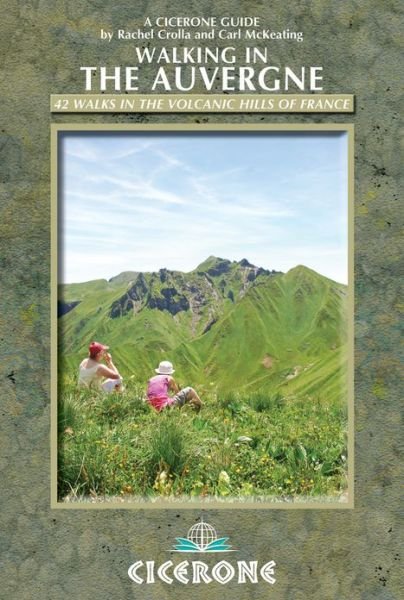Walking in the Auvergne: 42 Walks in the Massif Central - France's volcano region - Rachel Crolla - Kirjat - Cicerone Press - 9781852846510 - tiistai 21. tammikuuta 2020