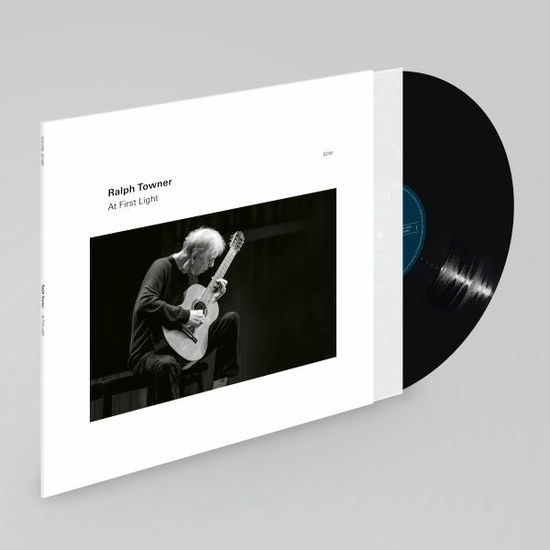 At First Light - Ralph Towner - Música - JAZZ - 0602448759511 - 26 de maio de 2023