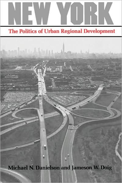 Cover for Michael N. Danielson · New York: The Politics of Urban Regional Development - Lane Studies in Regional Government (Paperback Book) (1982)