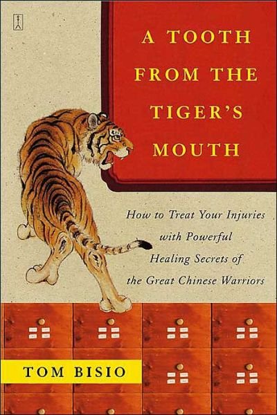 Cover for Tom Bisio · A Tooth from the Tiger's Mouth: How to Treat Your Injuries with Powerful Healing Secrets of the Great Chinese Warrior (Taschenbuch) (2005)