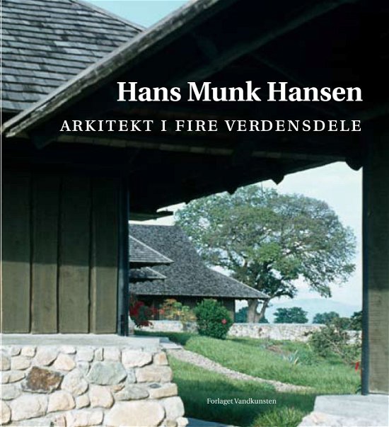 Arkitekt i fire verdensdele - Hans Munk Hansen - Bøger - Forlaget Vandkunsten - 9788776952518 - 17. november 2011