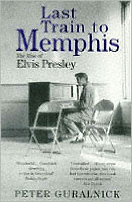 Last Train To Memphis: The Rise of Elvis Presley - 'The richest portrait of Presley we have ever had' Sunday Telegraph - Peter Guralnick - Bøger - Little, Brown Book Group - 9780349106519 - 2. november 1995