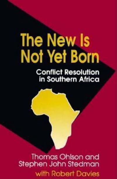 The New is Not Yet Born: Conflict Resolution in Southern Africa - Thomas Ohlson - Libros - Brookings Institution - 9780815764519 - 1 de julio de 1994