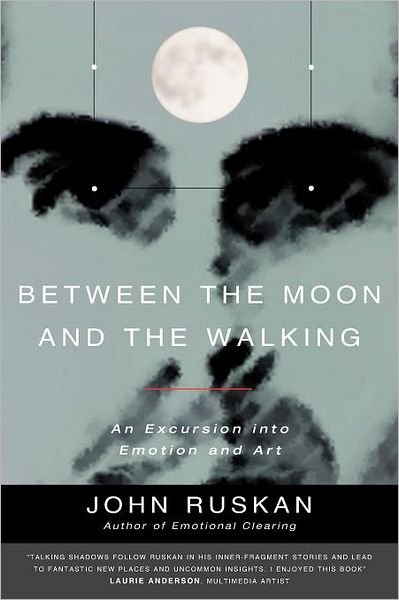 Cover for John Ruskan · Between the Moon and the Walking (Paperback Bog) (2012)