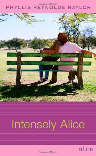 Cover for Phyllis Reynolds Naylor · Intensely Alice (Inbunden Bok) [First edition] (2009)
