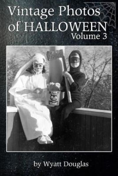 Cover for Wyatt Douglas · Vintage Halloween Photos Volume 3 (Taschenbuch) (2018)