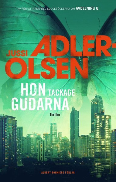 Cover for Jussi Adler-Olsen · Hon tackade gudarna (Bound Book) (2018)