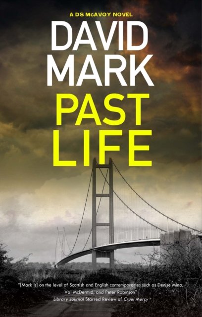 Cover for David Mark · Past Life - A DS McAvoy novel (Innbunden bok) [Main - Large Print edition] (2024)