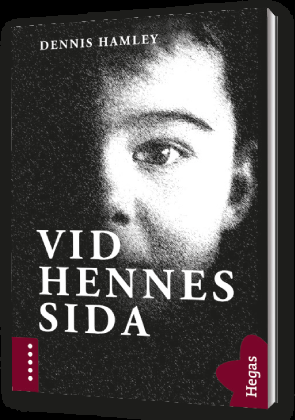 Cover for Dennis Hamley · Vid hennes sida (Book) (2010)