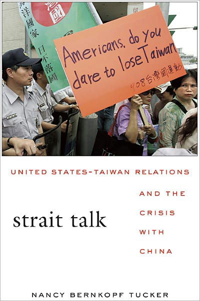 Strait Talk: United States-Taiwan Relations and the Crisis with China - Nancy Bernkopf Tucker - Kirjat - Harvard University Press - 9780674060524 - perjantai 18. maaliskuuta 2011