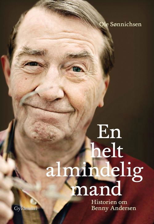 Cover for Ole Sønnichsen · En helt almindelig mand. Historien om Benny Andersen (Bound Book) [1e uitgave] [Indbundet] (2012)