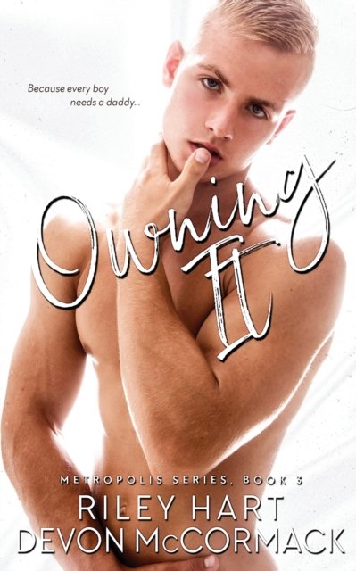 Cover for Riley Hart · Owning It (Pocketbok) (2017)