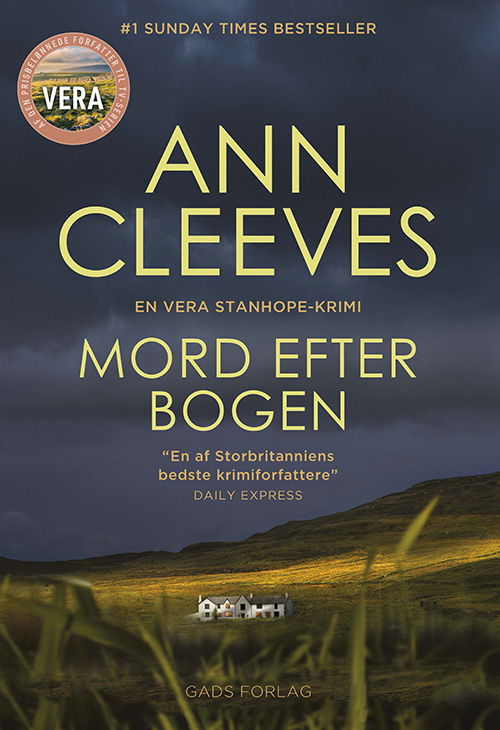 Ann Cleeves · En Vera Stanhope-krimi: Mord efter bogen (Hæftet bog) [1. udgave] (2024)