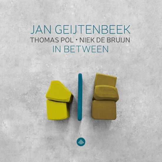 In Between - Geijtenbeek, Jan / Thomas Pol / Niek de Bruijn - Musiikki - CHALLENGE - 0608917356526 - perjantai 15. syyskuuta 2023