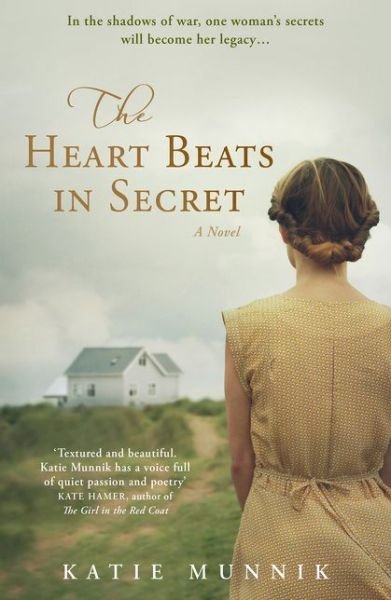 The Heart Beats in Secret - Katie Munnik - Kirjat - HarperCollins Publishers - 9780008418526 - tiistai 5. tammikuuta 2021
