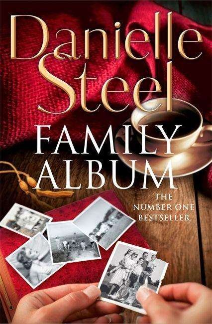 Family Album: An epic, unputdownable read from the worldwide bestseller - Danielle Steel - Bøker - Little, Brown Book Group - 9780751579529 - 24. september 2020