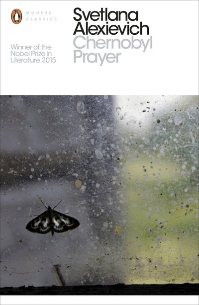 Cover for Svetlana Alexievich · Chernobyl Prayer: Voices from Chernobyl - Penguin Modern Classics (Paperback Bog) (2016)