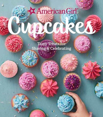 Cover for American Girl · American Girl Cupcakes: Delicious Treats to Bake and Share (Hardcover bog) (2019)