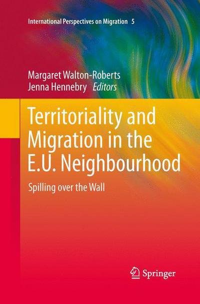 Margaret Walton-roberts · Territoriality and Migration in the E.U. Neighbourhood: Spilling over the Wall - International Perspectives on Migration (Paperback Bog) [Softcover reprint of the original 1st ed. 2014 edition] (2015)