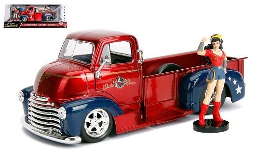 Cover for Bombshells Wonder Woman &amp; 1952 Chevy Coe Pickup · 1/24 1952 Chevrolet Coe Pickup Includes Wonder Woman Figure (MERCH) (2019)