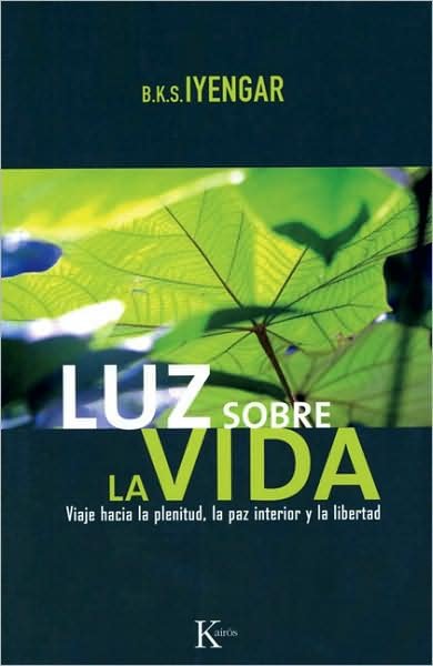 Cover for B. K. S. Iyengar · Luz Sobre La Vida: Viaje Hacia La Plenitud, La Paz Interior Y La Libertad (Paperback Book) [Spanish, Tra edition] (2008)