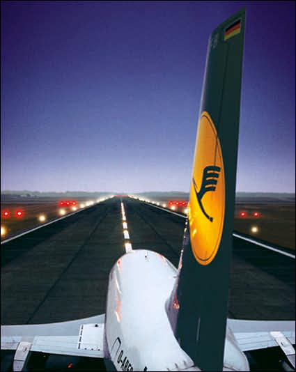 Cover for Volker Fischer · The Wings of the Crane, 50 Years of Lufthansa Design: 50 Years of Lufthansa Design (Hardcover Book) (2005)