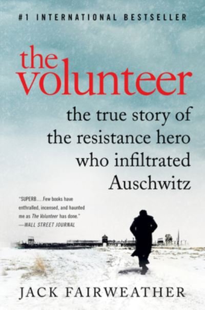 The Volunteer: The True Story of the Resistance Hero Who Infiltrated Auschwitz - Jack Fairweather - Livros - HarperCollins - 9780062561534 - 23 de junho de 2020
