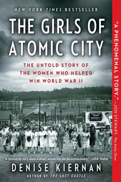 Cover for Denise Kiernan · The Girls of Atomic City: The Untold Story of the Women Who Helped Win World War II (Paperback Book) (2014)