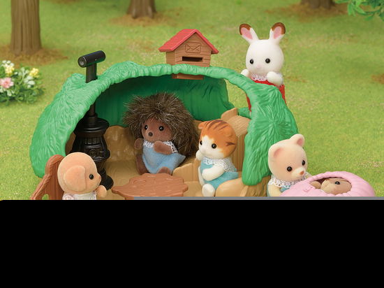 Cover for Sylvanian Families  Baby Hedgehog Hideout Toys (MERCH)