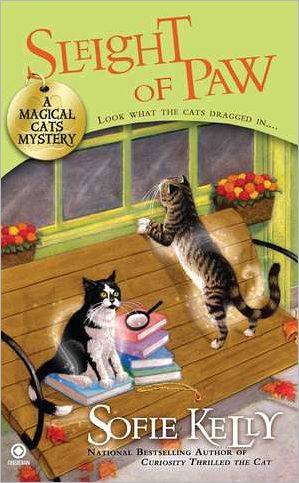 Cover for Sofie Kelly · Sleight of Paw: A Magical Cats Mystery (Taschenbuch) (2011)