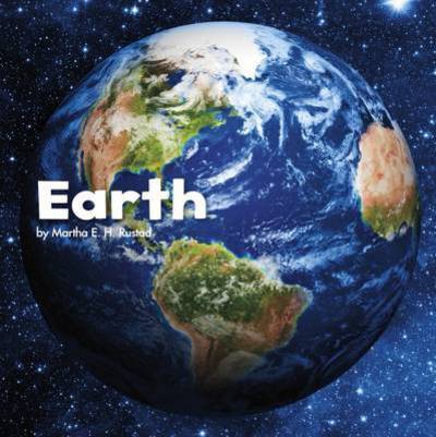 Earth - Space - Martha E. H. Rustad - Books - Capstone Global Library Ltd - 9781474712538 - April 6, 2017