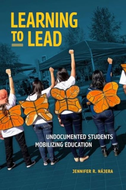 Jennifer R. Najera · Learning to Lead: Undocumented Students Mobilizing Education (Paperback Book) (2024)