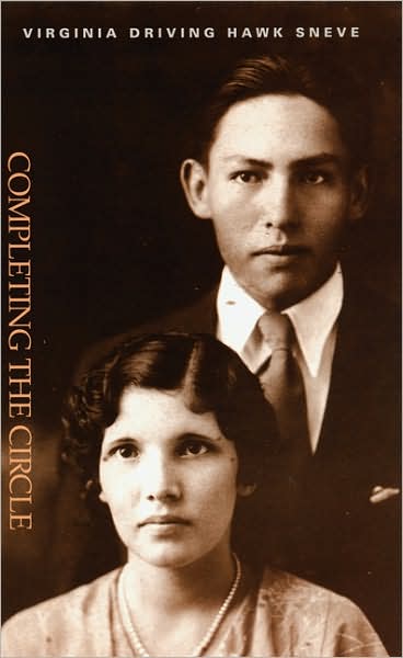 Cover for Virginia Driving Hawk Sneve · Completing the Circle - North American Indian Prose Award (Paperback Book) [New edition] (1998)