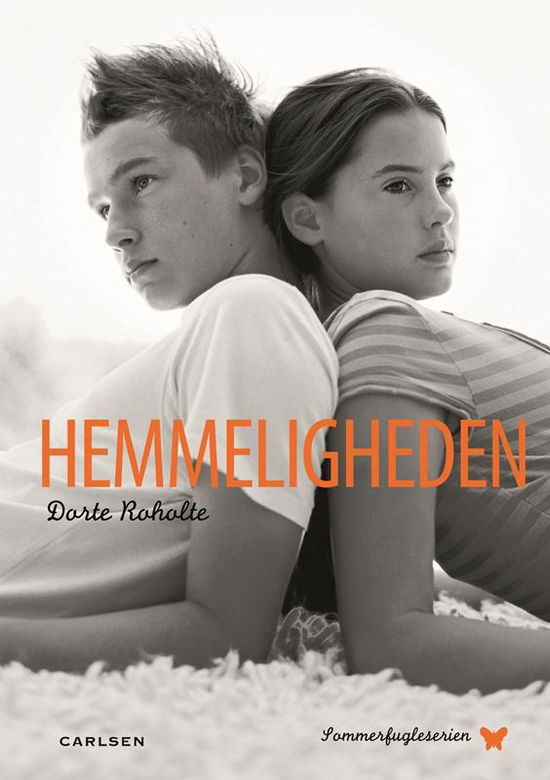 Sommerfugleserien *: Hemmeligheden - Dorte Roholte - Books - Carlsen - 9788711565544 - January 15, 2017