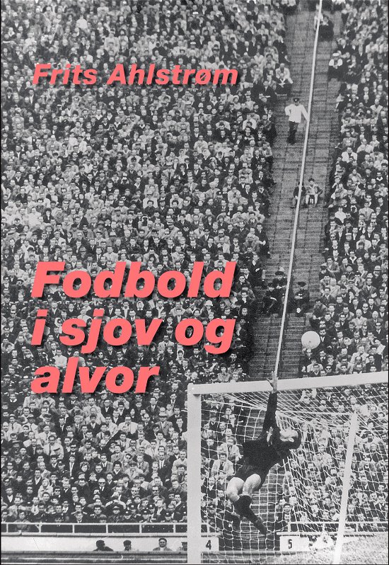 Fodbold i sjov og alvor - Frits Ahlstrøm - Books - Politikens Forlag - 9788740006544 - September 12, 2013