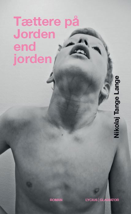 Cover for Nikolaj Tange Lange · Tættere på Jorden end jorden (Sewn Spine Book) [1th edição] (2020)