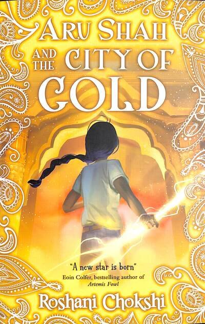 Aru Shah: City of Gold - Roshani Chokshi - Bøger - Scholastic - 9780702303548 - 6. maj 2021