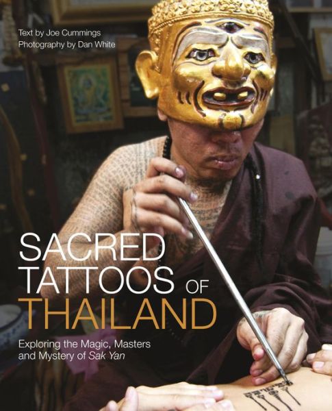 Cover for Joe Cummings · Sacred Tattoos Of Thailand (Hardcover Book) (2012)