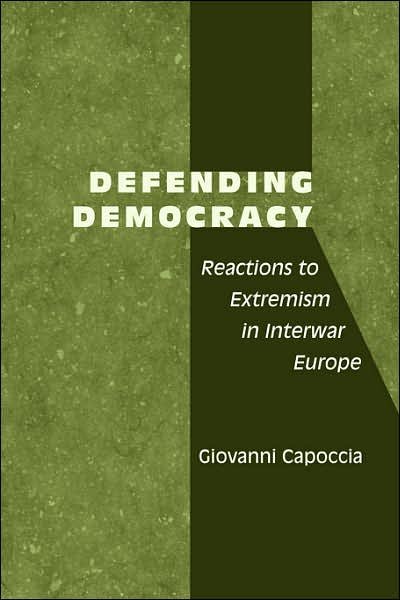 Cover for Capoccia, Giovanni (University of Oxford) · Defending Democracy: Reactions to Extremism in Interwar Europe (Paperback Book) (2007)
