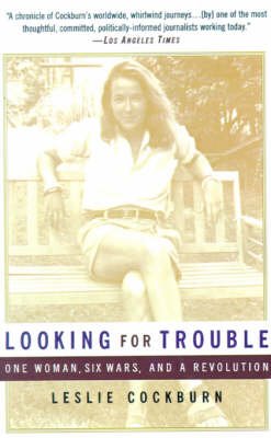Cover for Leslie Cockburn · Looking for Trouble: One Woman, Six Wars and a Revolution (Pocketbok) (1999)