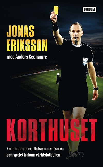 Korthuset : En domares berättelse om kickarna och spelet bakom världsfotbol - Jonas Eriksson - Książki - Bokförlaget Forum - 9789137504551 - 2022